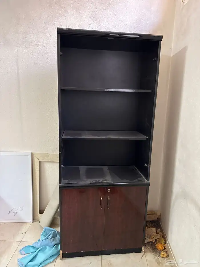 مكتبة ودواليب و 2 pc وسرير وعلى السوم 0