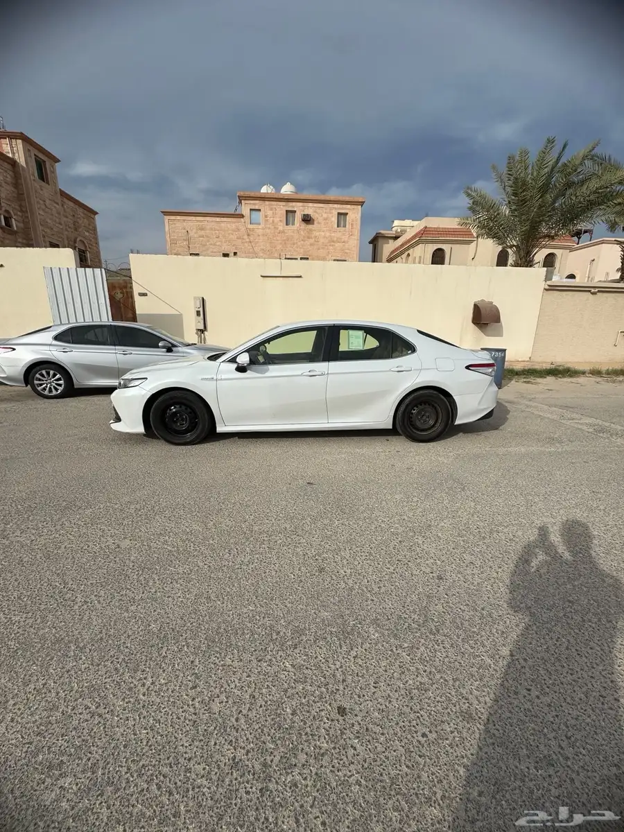 كامري هايبرد LE. 2018 2