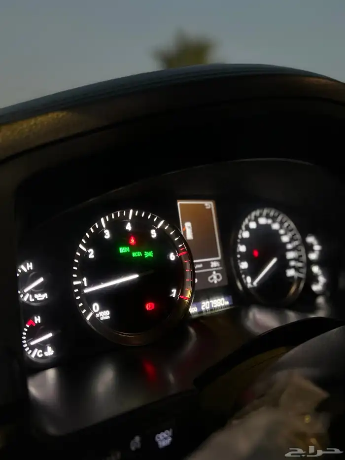 لكزس LX570s فل اوبشن DD 2018 قمة النظافة سعودي وكالة 13