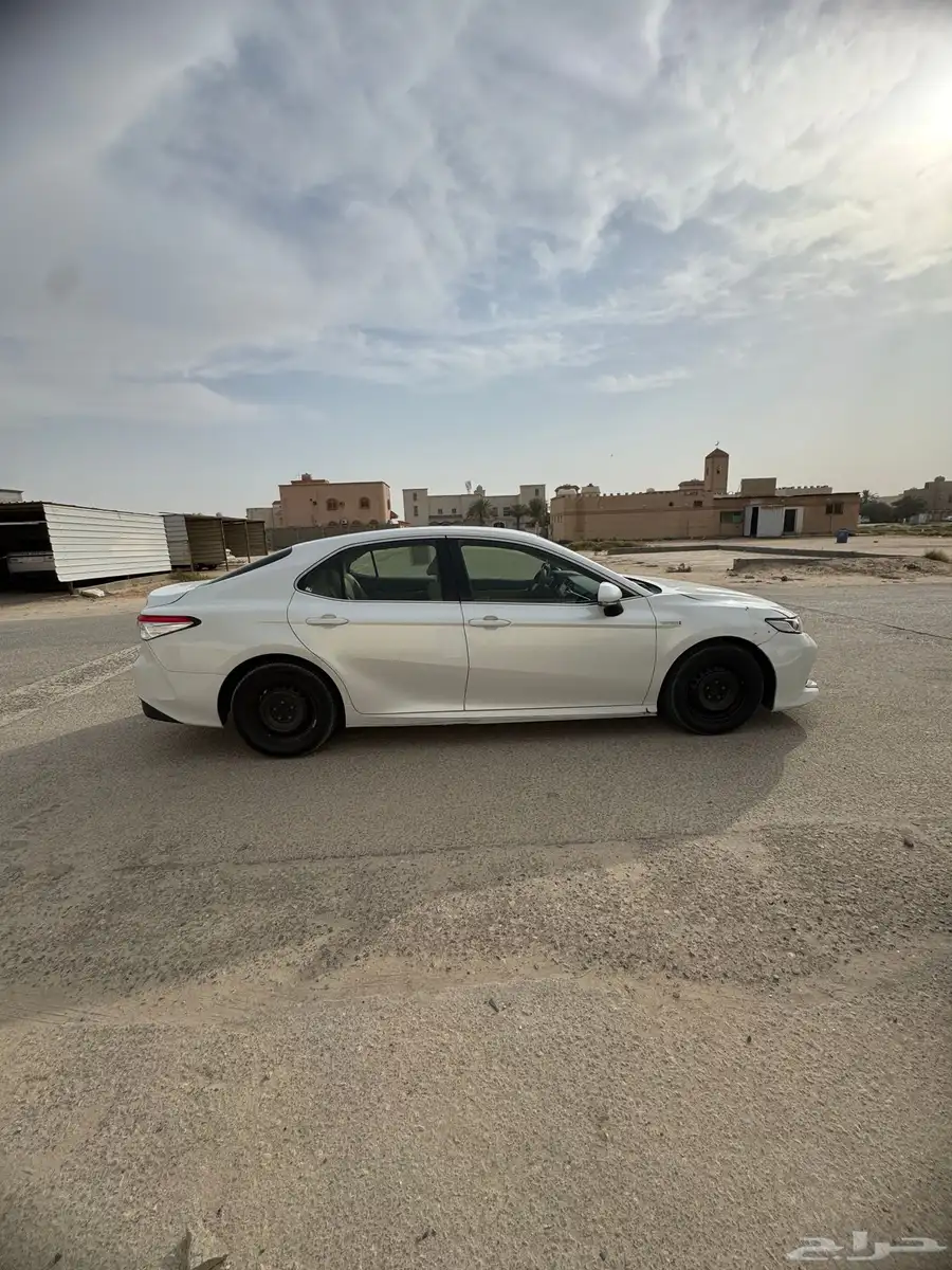 كامري هايبرد LE. 2018 4