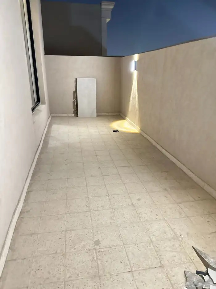 شقة في فله للبيع في حي الندوة جديدة بموقع مميز على شارع 20 4