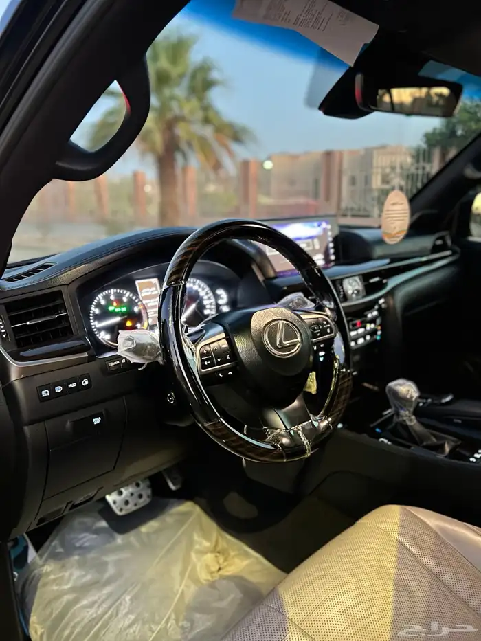 لكزس LX570s فل اوبشن DD 2018 قمة النظافة سعودي وكالة 11
