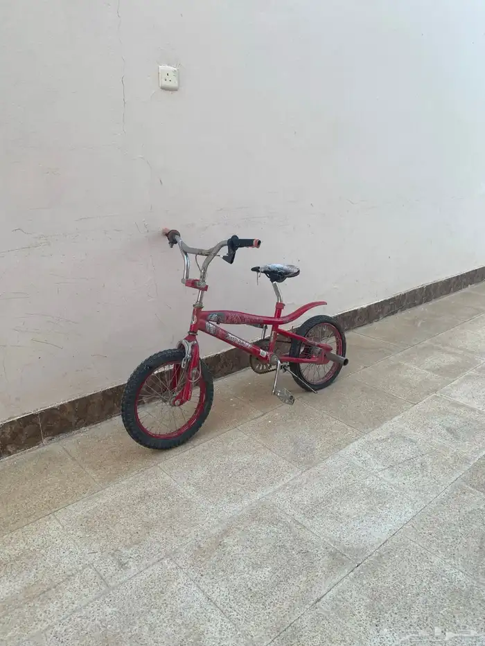 سيكل كوبرا مقاس 10 نضيف بس فيه ميلان ب المقعد و الكفر الي 3