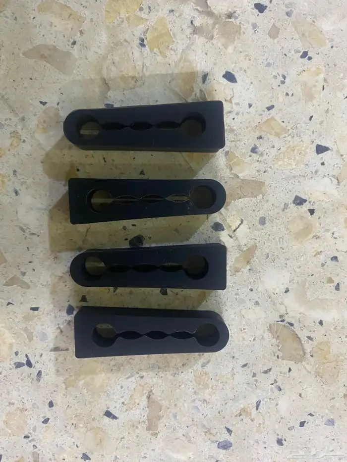 للبيع جلد قربعه الباب للكامري وإلاندكلوزر 0