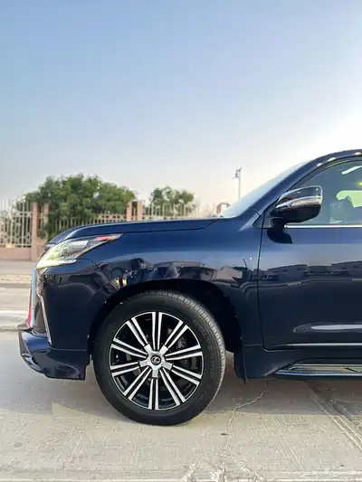 لكزس LX570s فل اوبشن DD 2018 قمة النظافة سعودي وكالة 3