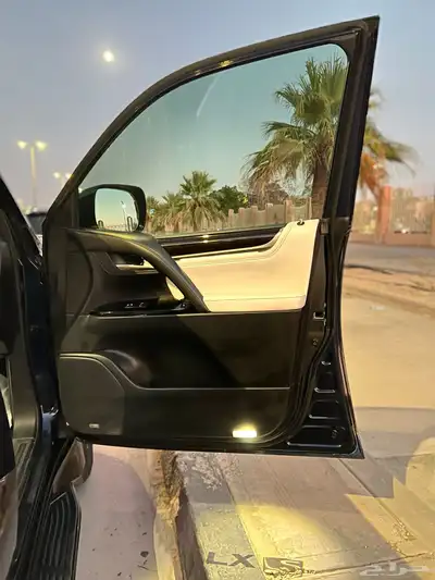 لكزس LX570s فل اوبشن DD 2018 قمة النظافة سعودي وكالة 31