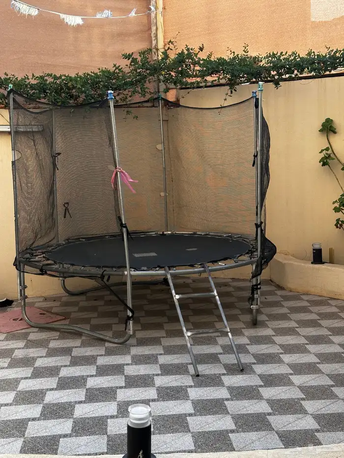 ترمبولين اطفال نطاطه نظيف حجم كبير 0