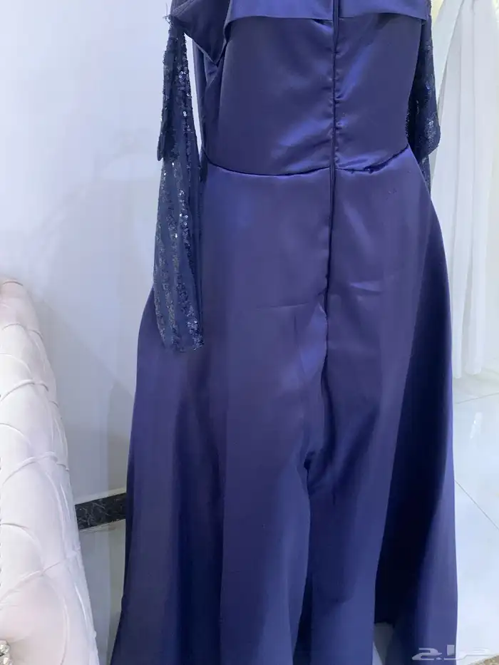 فستان طويل نفشه بسيطه كنه يلمع وبسيط انلبس مره وحده 1