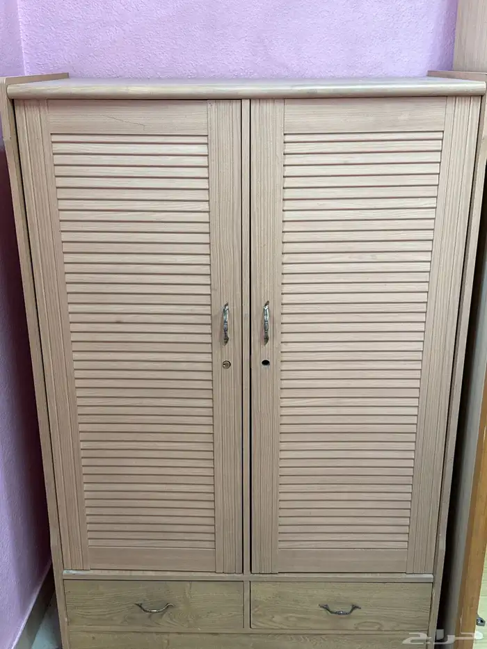 مكتبة ودواليب و 2 pc وسرير وعلى السوم 5