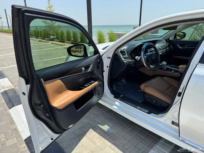 للبيع لكزس GS200t 2016 نظيف 25