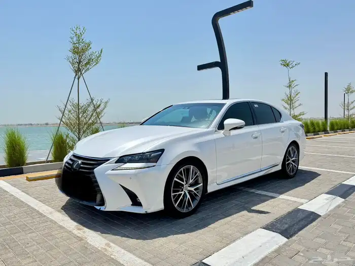 للبيع لكزس GS200t 2016 نظيف 1