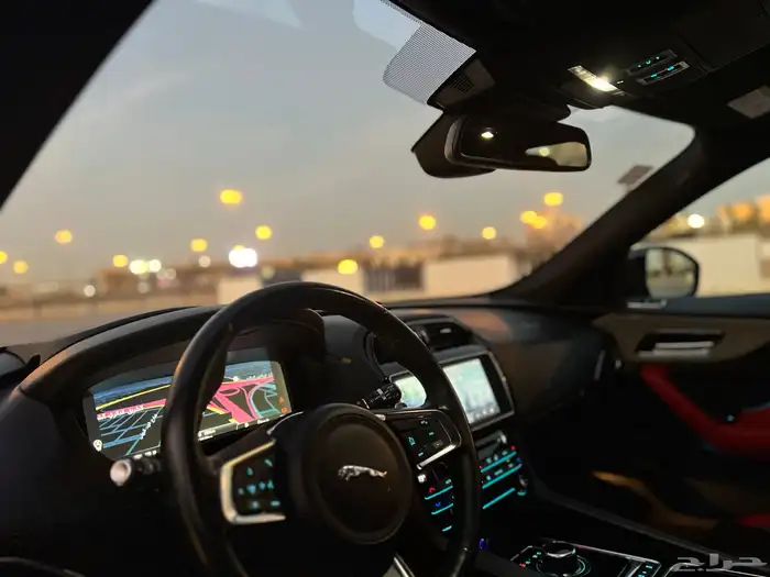 جاكوار F-pace 24