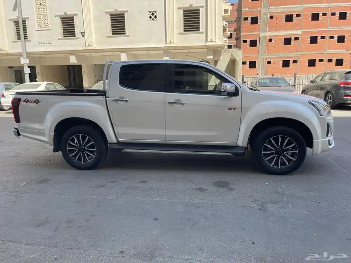 اسيوزو ديماكس GT فل 2020 8