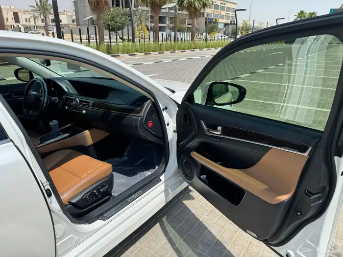 للبيع لكزس GS200t 2016 نظيف 44