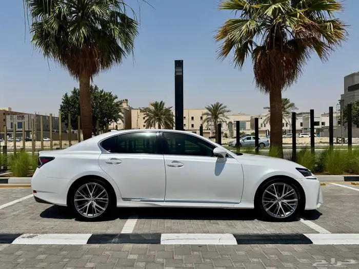للبيع لكزس GS200t 2016 نظيف 15