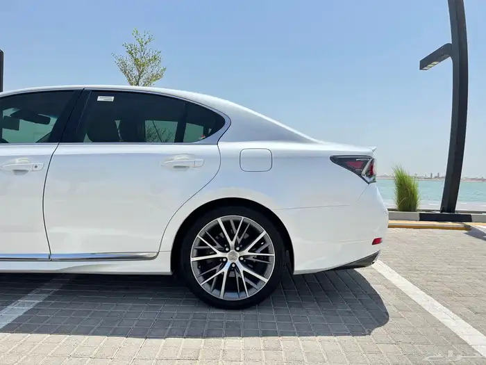 للبيع لكزس GS200t 2016 نظيف 11