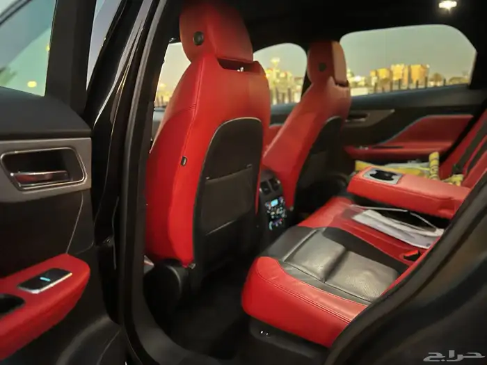 جاكوار F-pace 23