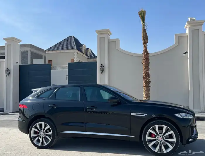 جاكوار F-pace 1