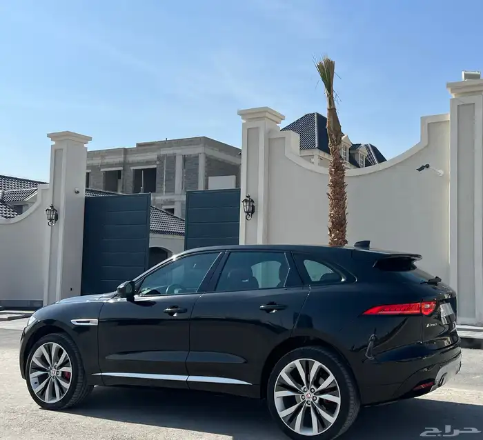 جاكوار F-pace 7