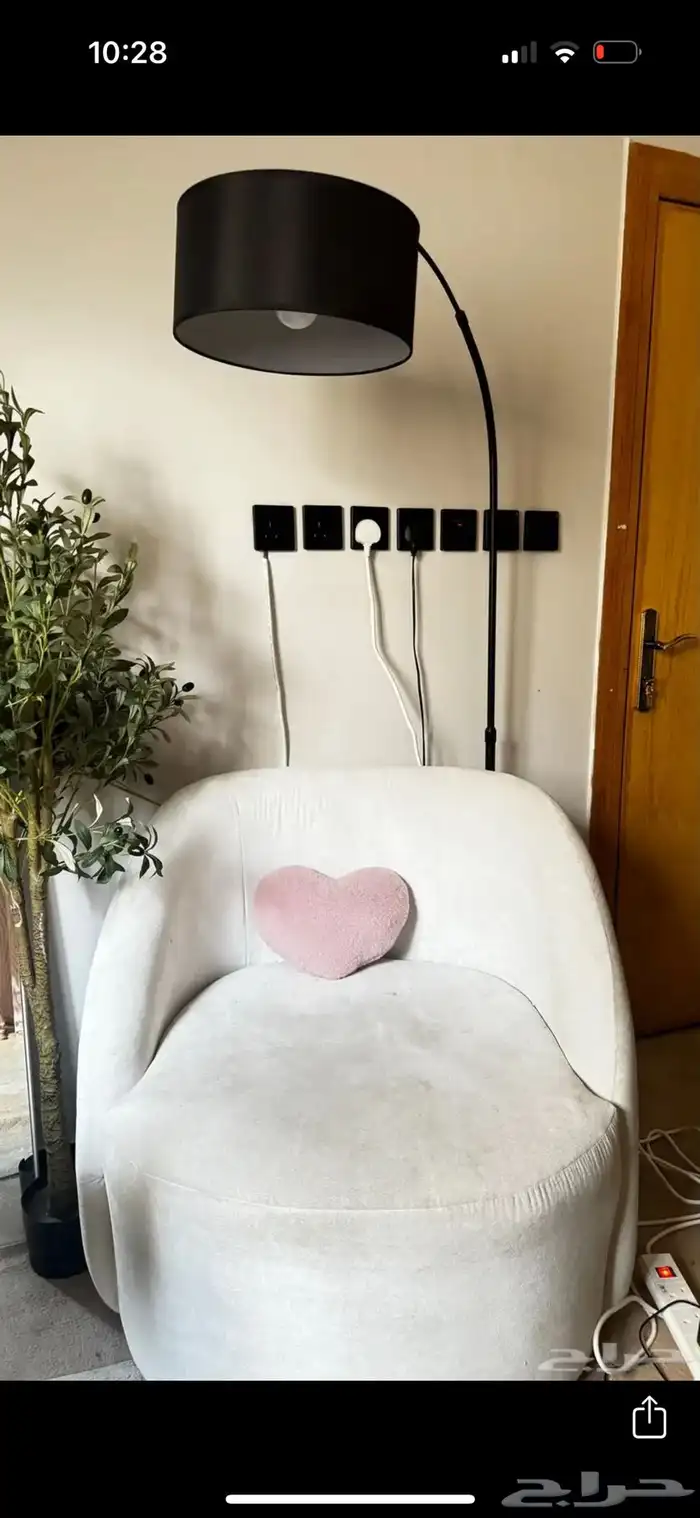 كنبه بيضاء نظيفه 0