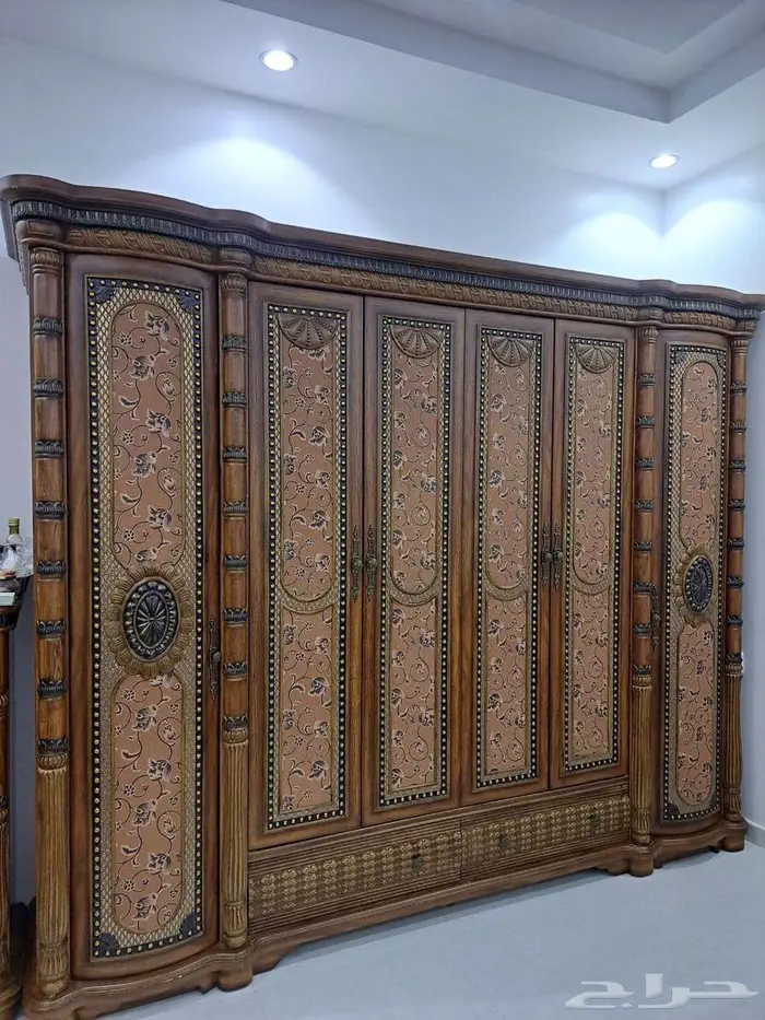 غرفة نوم ومدخل وطاولات 7