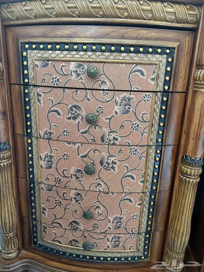 غرفة نوم ومدخل وطاولات 5