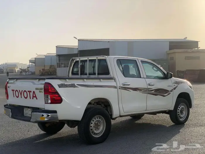 TOYOTA HILUX 4X4 2016 MODEL PETROL 10