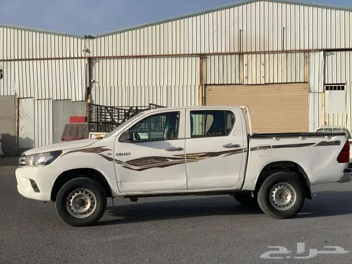 TOYOTA HILUX 4X4 2016 MODEL PETROL 8