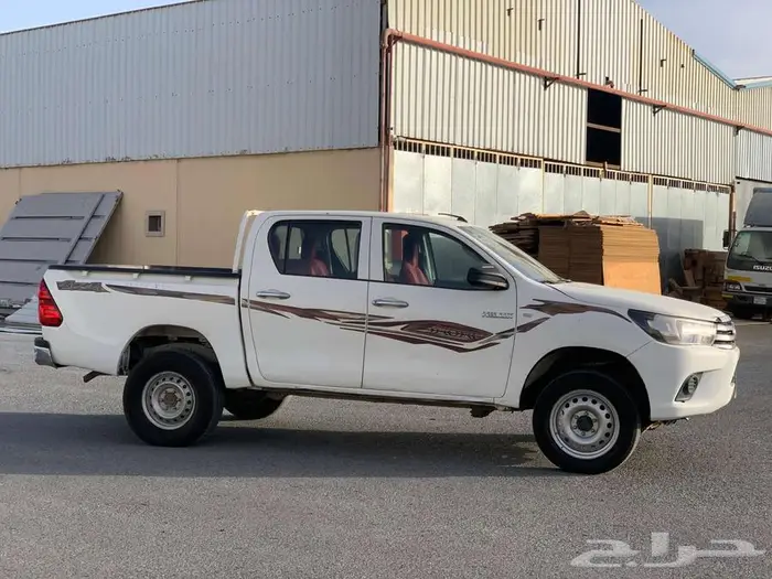TOYOTA HILUX 4X4 2016 MODEL PETROL 9