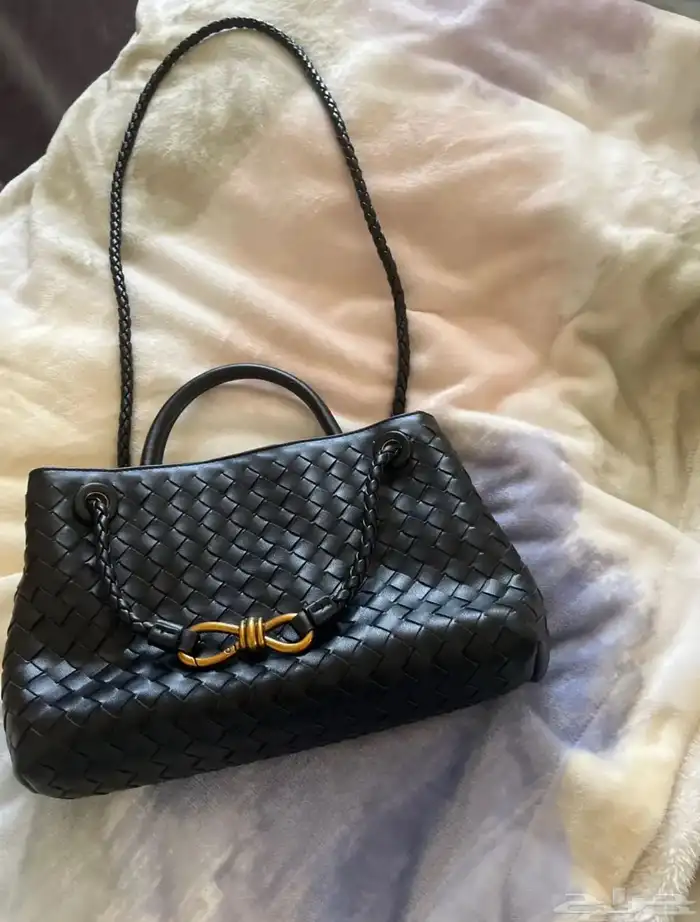 شنطه بوتيقا البيع بالسوم استعمال مره واحده شبه جديده 0
