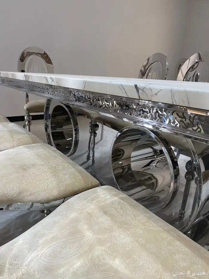 طاولة طعام 4