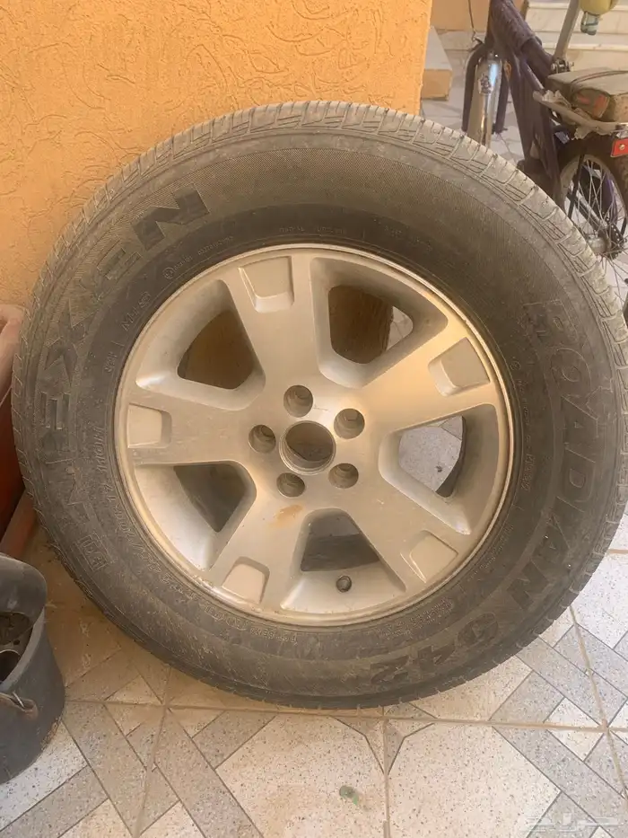 للبيع مسجل نظيف الراديو شغال سي دي عطلان و جنط اكسبلور 0