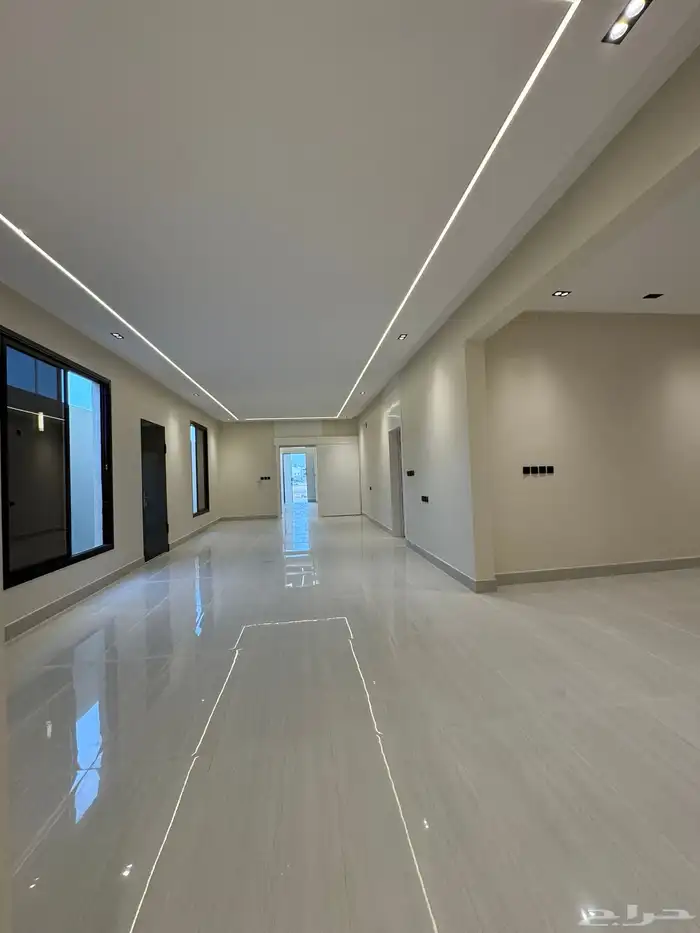 للبيع دور أول حي الجنادريه 11