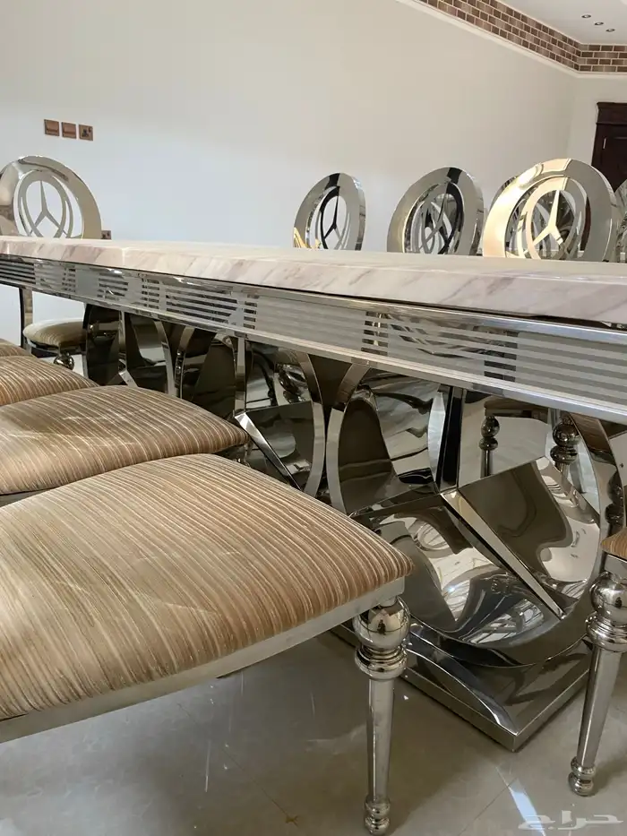 طاولة طعام 10