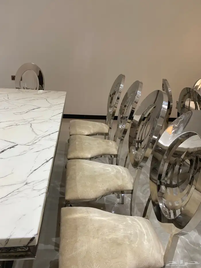 طاولة طعام 3