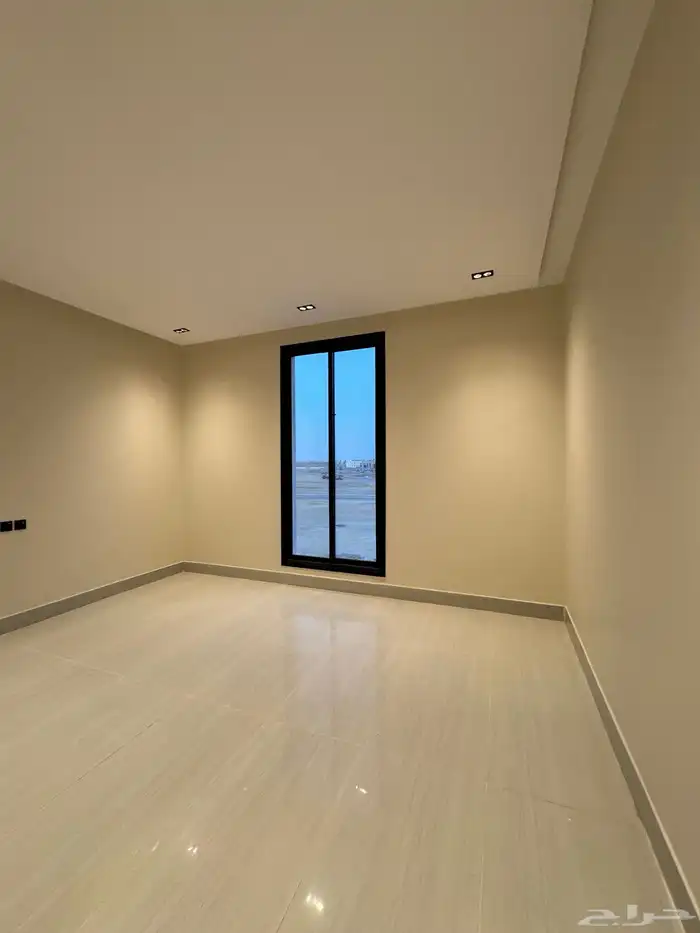 للبيع دور أول حي الجنادريه 2