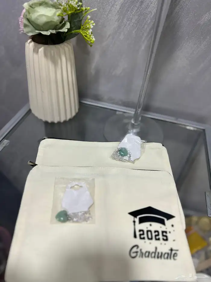 شنط مكياج سعر الحبه ب20 لطلب ىالاستفسار فقط 0