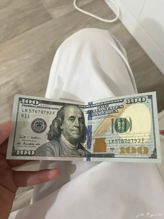 100 دولار امريكي 0