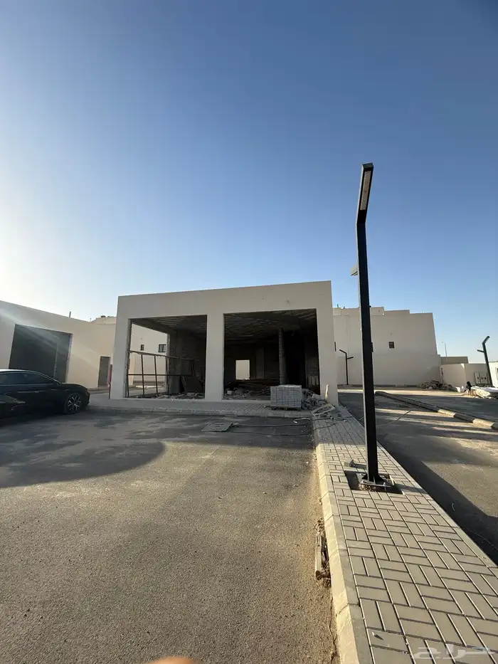 محلات درايف ثرو للتأجير موقع مميز 8