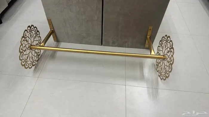 علاقة عبايات حديد جداريه 0