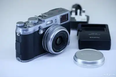 FUJIFILM X100S Camera (Silver) 2