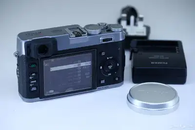 FUJIFILM X100S Camera (Silver) 6