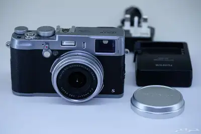 FUJIFILM X100S Camera (Silver) 9