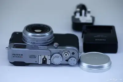 FUJIFILM X100S Camera (Silver) 3