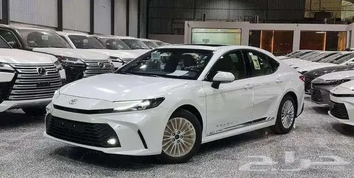 تويوتا كامري LE بنزين 2025 0