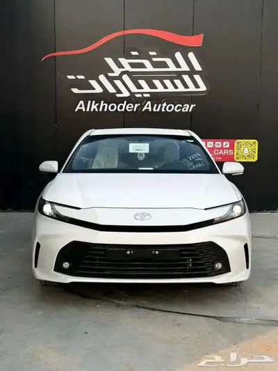 تويوتا كامري E 2025 لدى شركة عبدالمجيد الخضر 1