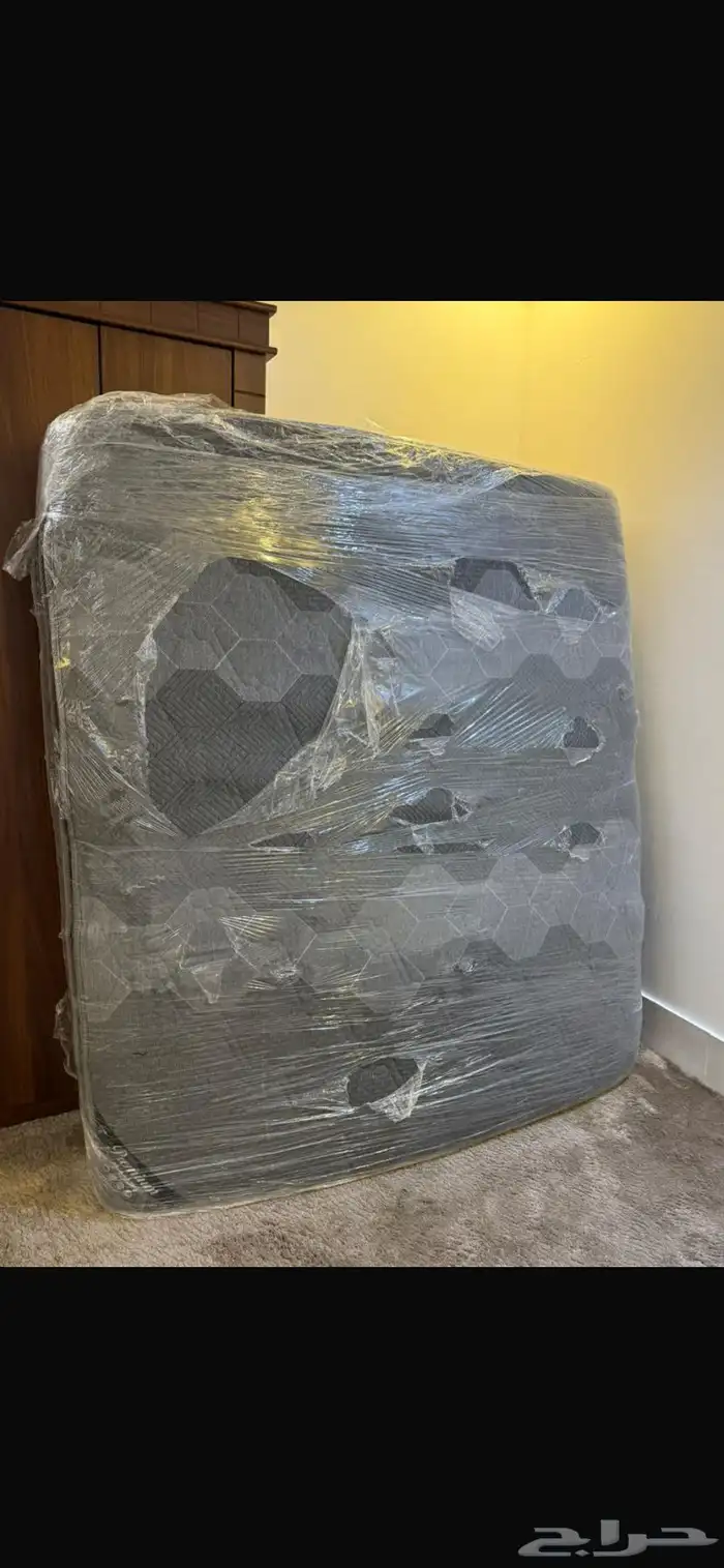 سرير مع طراحه 5