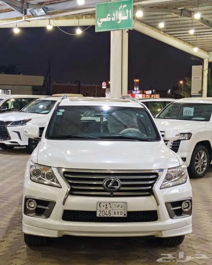 لكزس LX 570 مستخدم فل كامل موديل 2015 0