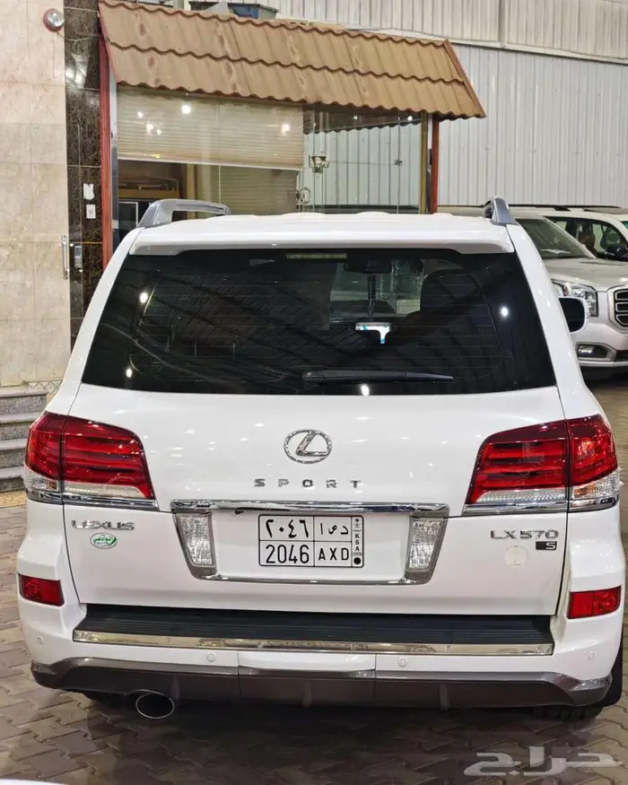 لكزس LX 570 مستخدم فل كامل موديل 2015 19