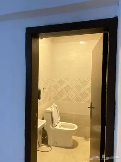 عماره للإيجار وسط البلد 5 أدوار وملحق 9